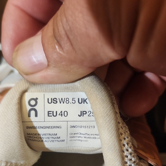 On Running Women's Cream and Tan Sneakers - Picture 7 of 7